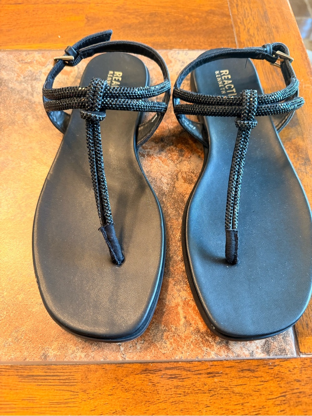 Reaction Kenneth Cole Women’s Size 8.5 Black Braided LookT-Strap Sandals
